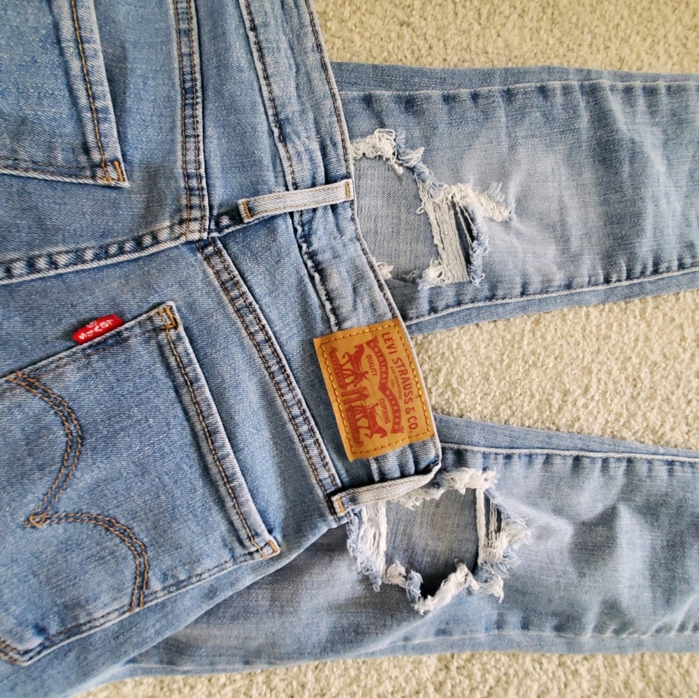 Levi's 721 ripped highrise skinny jeans| size 24